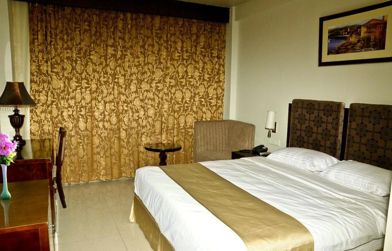 Pramod Convention & Club Resort Cuttack Exterior foto